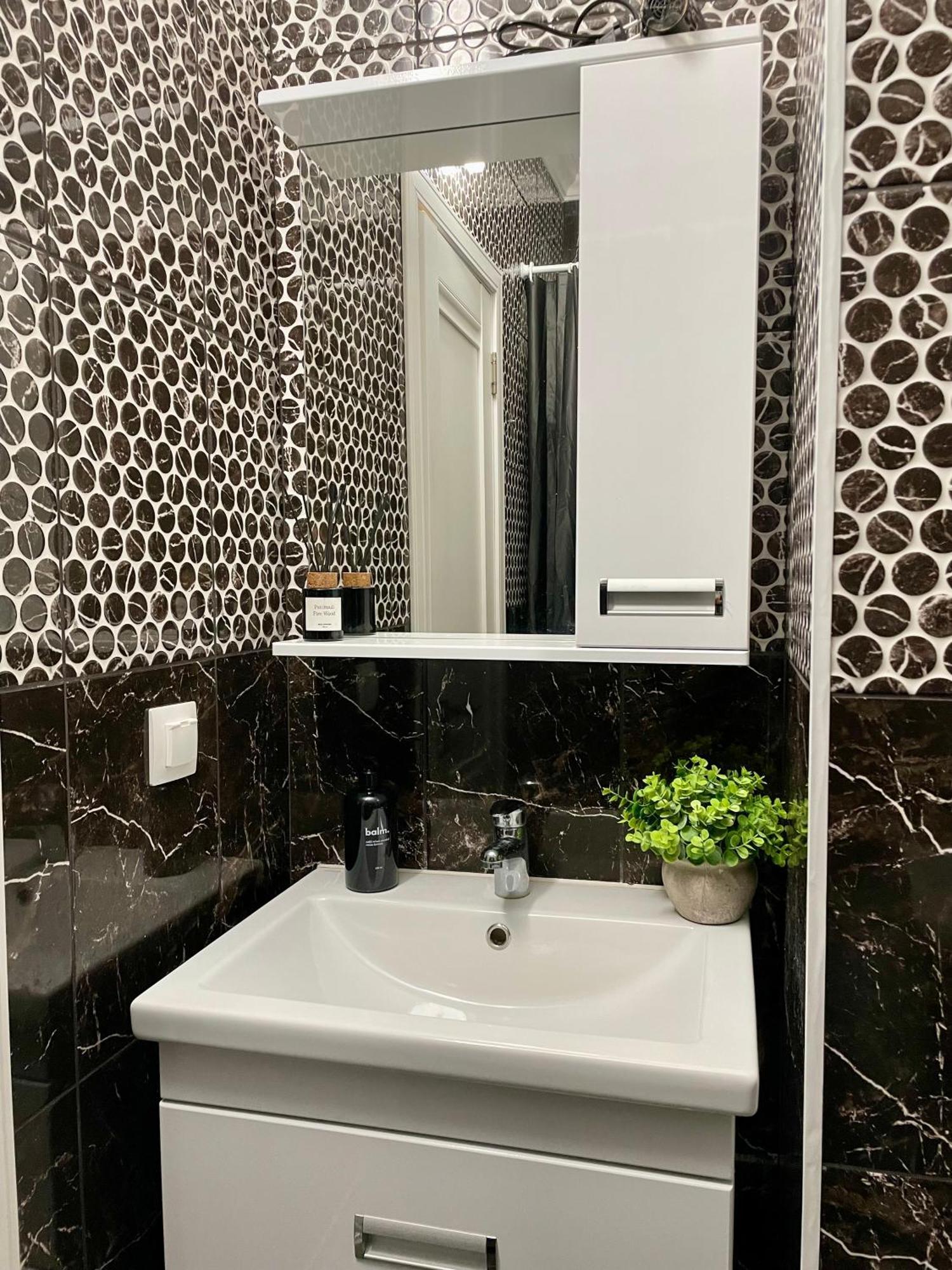 жк бизнес класса 4you рядом трц Mega по розыбакеива Apartment *